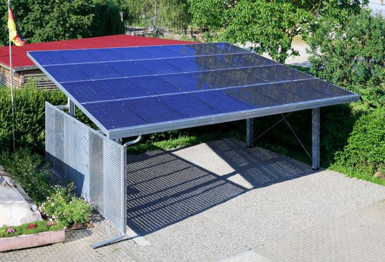 Carport kaufen mit Fotovoltaikanlage auf dem Dach